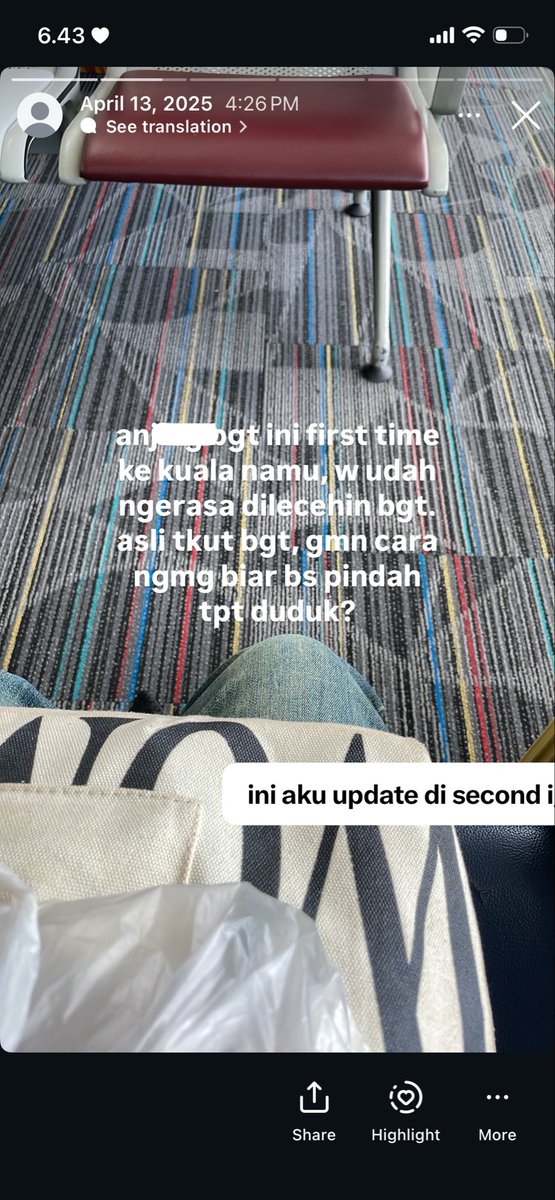 bbarbiena's tweet photo. yg cowo tolong jangan berlebihan ya.

aku sbg cewe pernah sampe nangis di gate bandara cuma krn ditakutin sama stranger cowo. ini kejadiannya di Bandara Kuala Namu, Medan.

waktu itu lg transit lewat Medan. kalo kalian tau gate di sana itu gede banget dan gak ada alasan untuk cowo bisa duduk tepat di sebelah cewe yg lg sendiri di saat kondisi gate sepi. 

waktu itu ada cowo yang samperin dan duduk di depanku, awalnya cuma tanya pertanyaan biasa:
“mau ke mana?”
“kuliah di mana?”

—