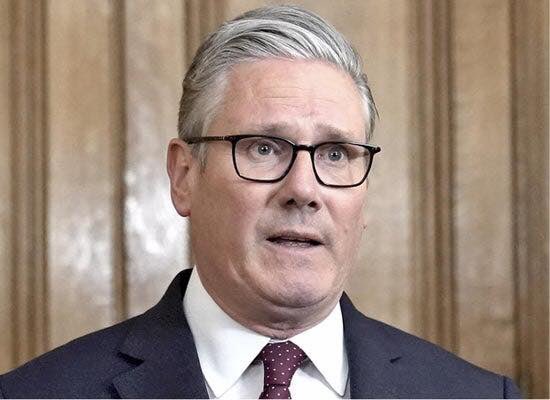 Izumi_Sunagawa's tweet photo. イギリス首相スターマー退陣。

不法移民に英国民が納めた税金を使い、
四つ星ホテルに宿泊させてiPhoneを無料で提供。
医療費は全て無料、日当まで出していた。

日本も同じ道を歩んでるぞ。

外国人に生活保護を支給し、擬装難民のクルド人に手当てを払う。
外国人に出産一時金を払う。

いい加減、外国人厚遇をやめろ。
日本人を大切にしろよ！