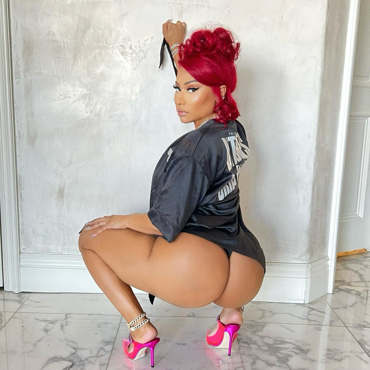 PutYourTrust2's tweet photo. ⚠️ Je cherche des gens :

Si vous êtes intéressé par les rappeuses, je vous propose de m'envoyer en dm votre pseudo discord. Ainsi on pourra s'organiser une branlette en appel discord et je partagerai des clips de rappeuses

Pas de cam, juste micro et moi je m'occupe des clips https://t.co/oWxLwLrHi2