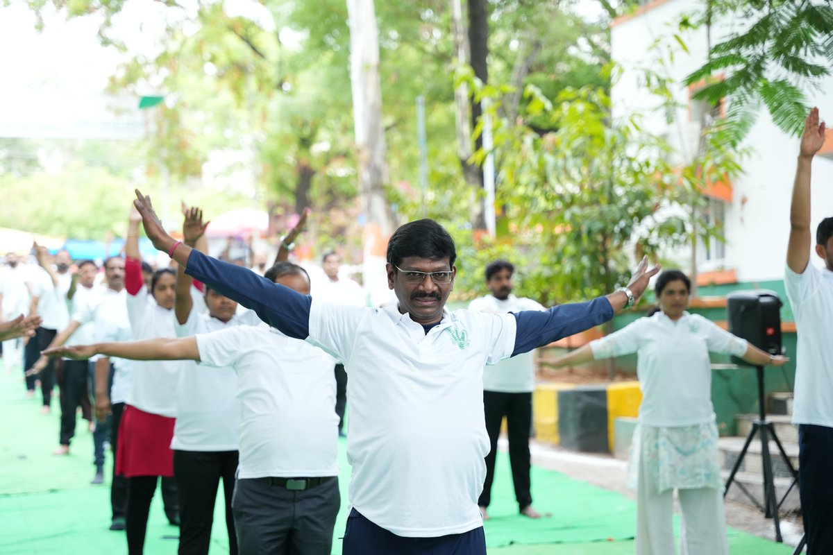 FCISanathnagar's tweet photo. International Yoga Day 2026 is Celebrated by RO Hyderabad and DO Sanathnagar together with great enthusiasm embracing the theme "Yoga for Healthy Ageing."Together, our commitment to health, wellness and balanced living through the timeless practice of yoga is reaffirmed. https://t.co/0PTNUdlyYs