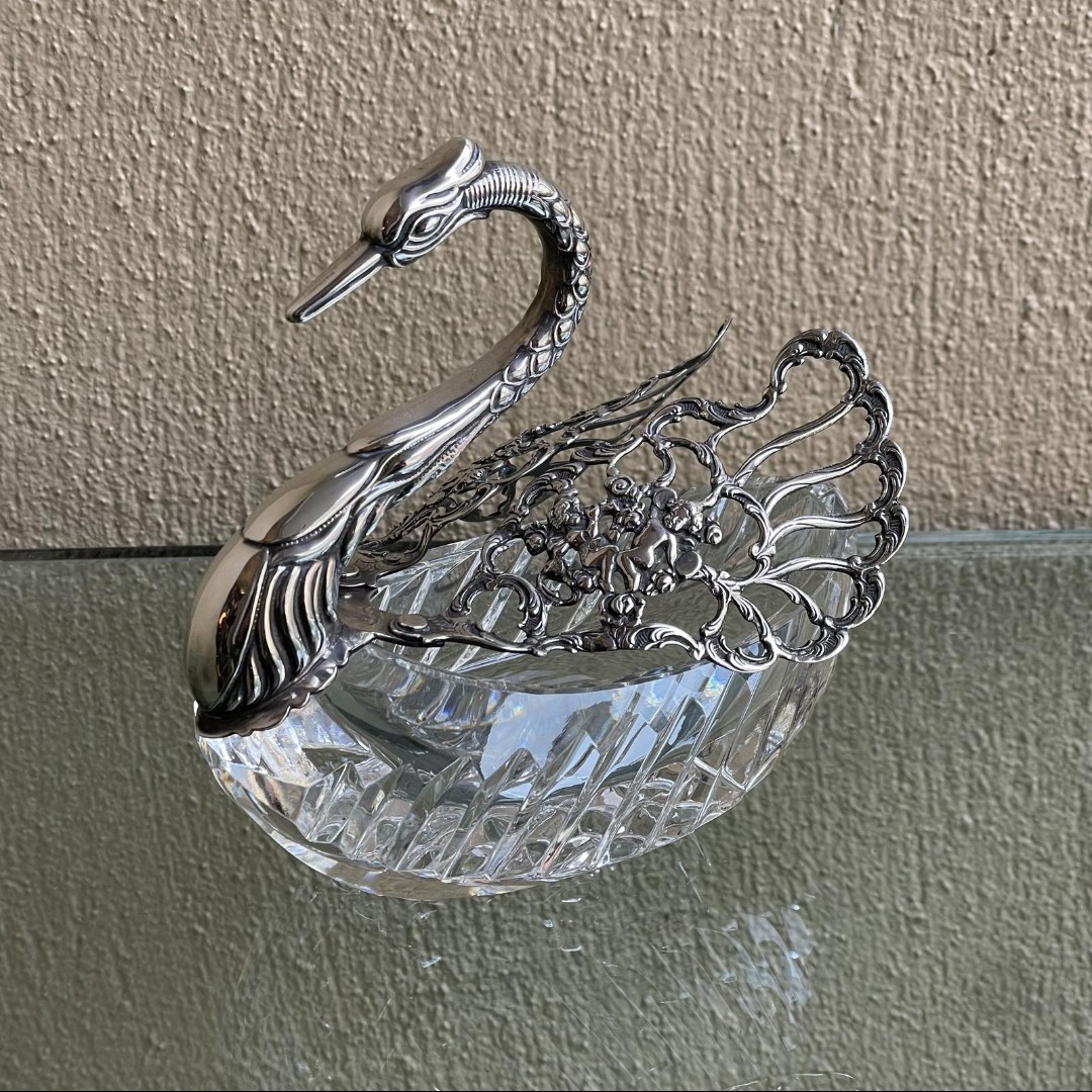 loveantiques's tweet photo. Freshly discovered and newly listed ✨

This week, we’re showcasing a variety of antique and vintage pieces — from statement furniture and accent mirrors to decorative trays and unusual dishes. 

Shop the full collection at https://t.co/EVZMPB5D2f https://t.co/wPPrH8GCBN
