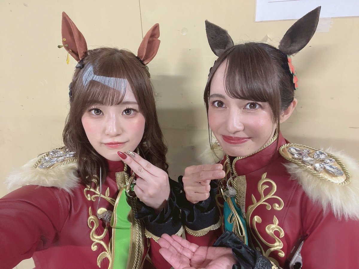 chinami_hsmt's tweet photo. お写真撮れた方と📷🤍①

ドリームジャーニー役　吉岡茉祐ちゃん
ジャングルポケット役　藤本侑里ちゃん
ステイゴールド役　　　松田颯水ちゃん
カルストンライトオ役　望月ゆみこちゃん

#ウマ娘 #ウマ娘7th東京D2 https://t.co/YHgdBC9b2d