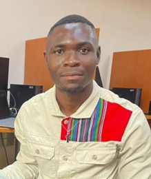 WildlifeEconomy's tweet photo. Student spotlight: Mukwevho Mbuyalano is investigating edible insect trade networks and market dynamics in Limpopo. Evidence-based policy starts with this kind of rigorous ground-level research. https://t.co/jbuTmIzwbI
#InsectTrade #WildlifeEconomy #Limpopo #YoungResearchers https://t.co/3GQucqVA09