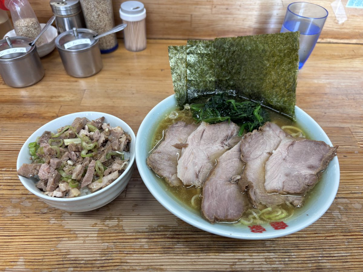 03Katame's tweet photo. 2026-043
ラーメン竜家さん

まいど〜😆
13：00でも外待ち😅
5分ほどで着席🪑

いつもの🤔
◇チャーシュー麺(カタメ)
◇ネギチャご飯+ごま油

今日も熱々🔥🔥🔥🔥
肉🥩🥩🥩🥩まつり✨✨✨✨
最高💯😆👍✨✨✨
ご馳走でした🙏 https://t.co/F7kRaPFbEv