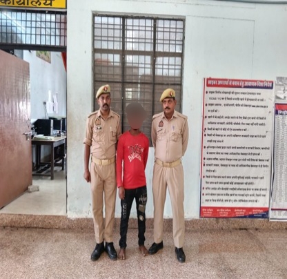 lalitpurpolice's tweet photo. #SPLTP @IPSMdMustaque के निर्देशन में जनपद में अपराध एवं अपराधियों के विरूद्ध चलाये जा रहे अभियान के क्रम में थाना जाखलौन पुलिस द्वारा नाबालिग से दुष्कर्म के अभियोग में वांछित 01 अभियुक्त को किया गया गिरफ्तार । https://t.co/56Dgs4OTPg