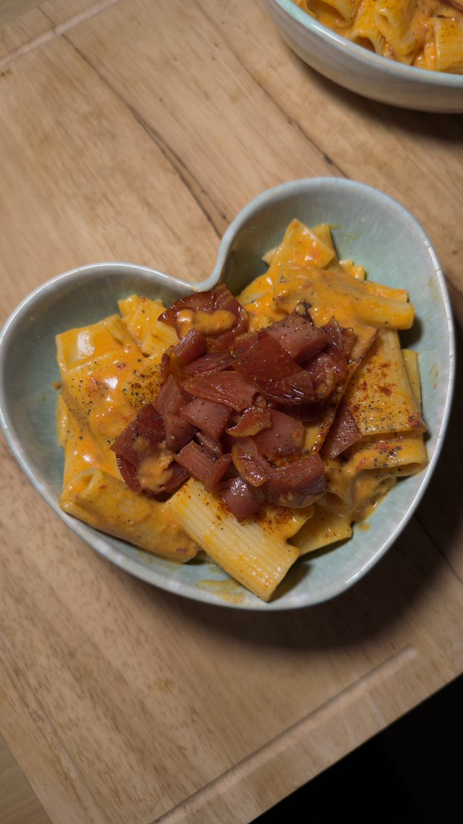 payasyn_'s tweet photo. A mi novia le gusta la carbonara y hoy tocaba hacer Carbonara de sobrasada :) https://t.co/J7dzcY7vno