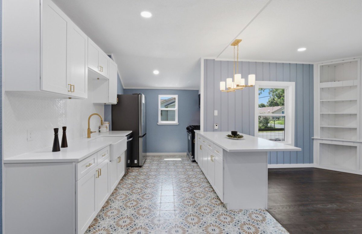 jbaked210's tweet photo. ✨ Completely Renovated &amp; Move-In Ready
✨ Restored Hardwood Floors
✨ Exposed Beams &amp; Designer Lighting
✨ Stunning Open-Concept Layout
✨ Fully Remodeled Kitchen with Gas Range
✨ Walk-In Closet &amp; Private Owner’s Suite
✨ Covered Front Porch
✨ Attached 2-Car Garage https://t.co/szPQSPKsv0