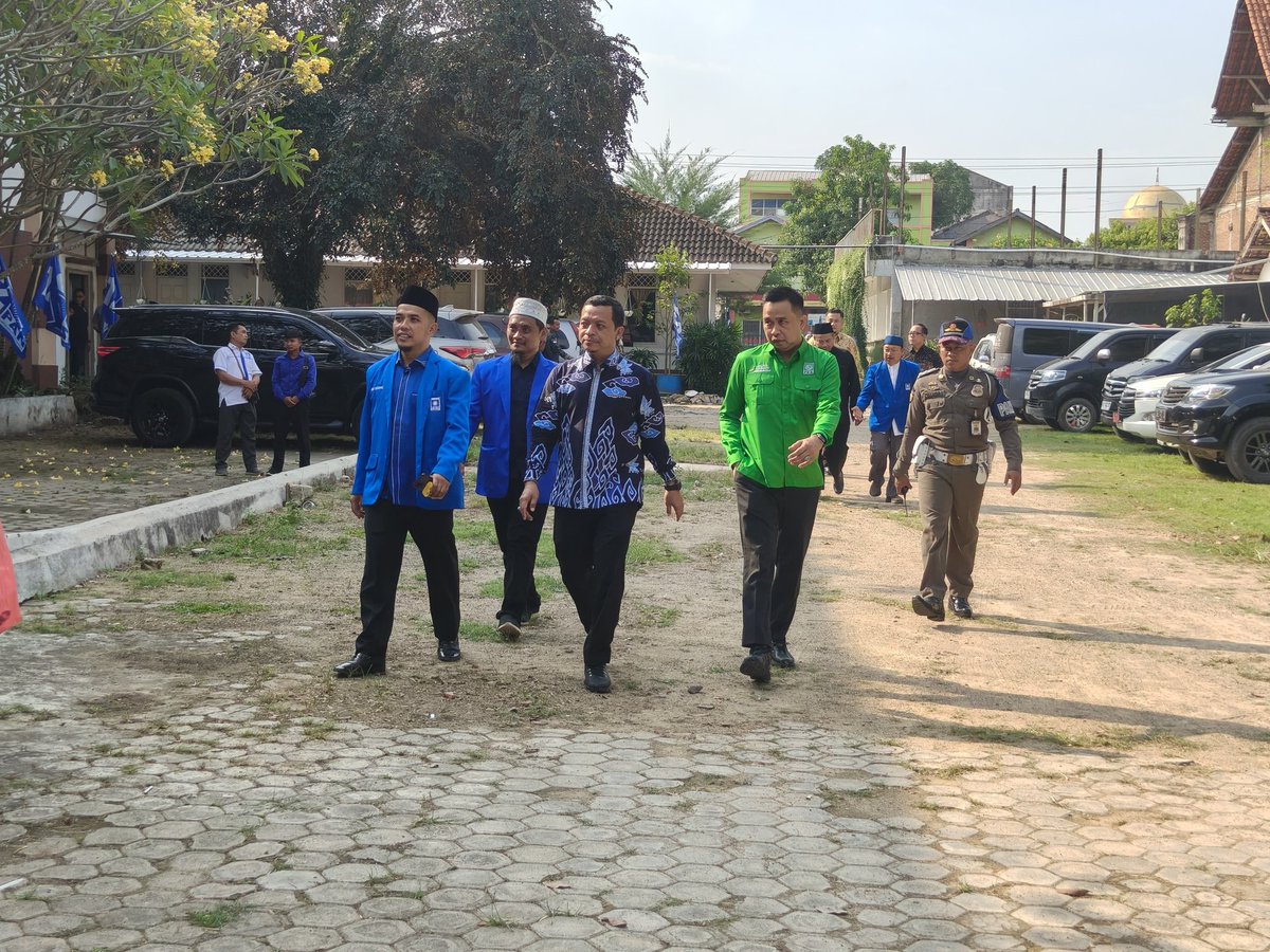polpp_pringsewu's tweet photo. Kegiatan pengamanan dan pengawalan agenda Bupati Pringsewu H. Riyanto Pamungkas menghadiri Rapat Kerja Daerah Partai Amanat Nasional Kabupaten Pringsewu Tahun 2026.

Acara rapat tersebut berlangsung di Ballroom Hotel Balong Kuring Pringsewu, Kecamatan Pringsewu. (21/06/2026) https://t.co/iYcWjsNWi7