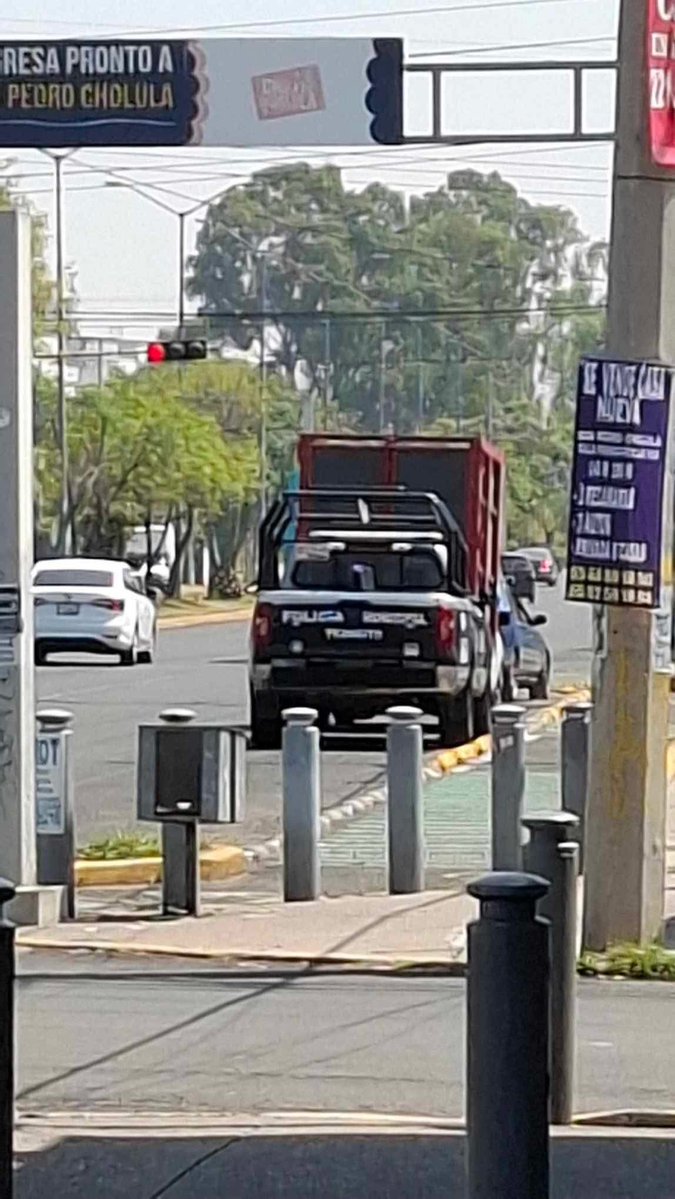 Hechizero_38's tweet photo. Recuerda, si un elemento de tránsito  de @GobiernoCholula te detiene sobre el Boulevard Forjadores llama al 911 y pide que se presente asuntos internos  que esta zona NO es de su competencia...¡ ABUSADOS ! https://t.co/X3xwmg1pHf