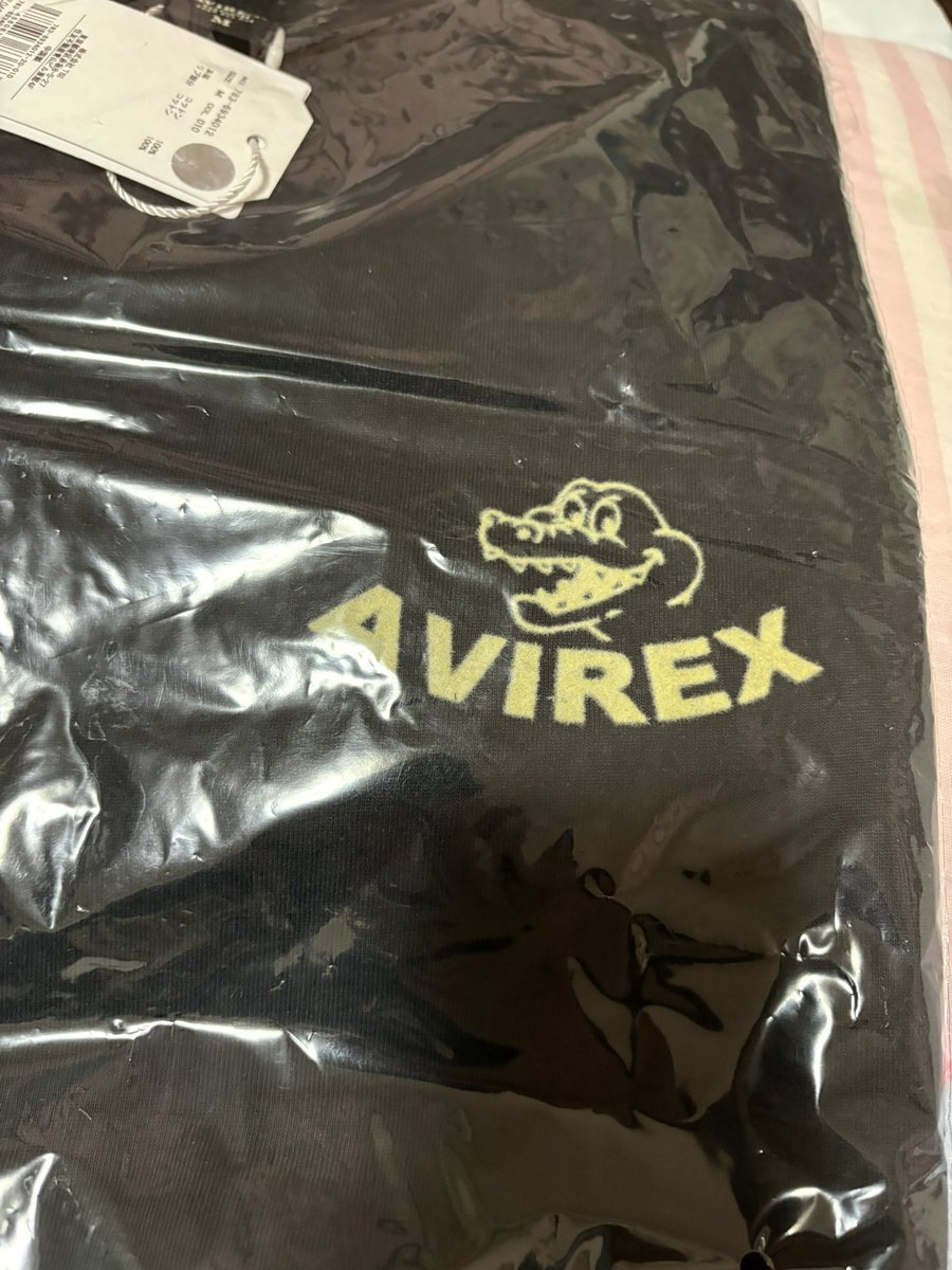 akaaoboo's tweet photo. 父の日プレゼントを長女からいただきました🎁
ありがとうございます🙇‍♀️
#AvirexTee https://t.co/7ShgGdUta9