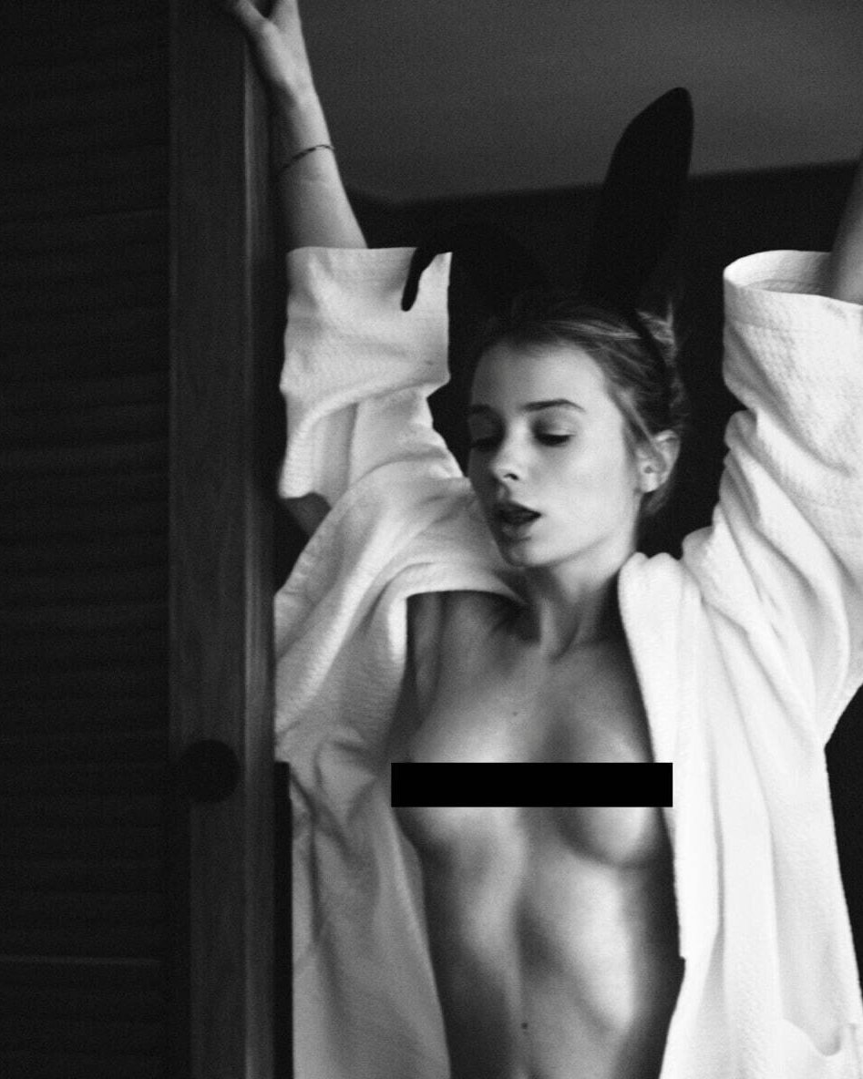 the robe didn’t stay closed for long https://t.co/dELFBwkxgb
