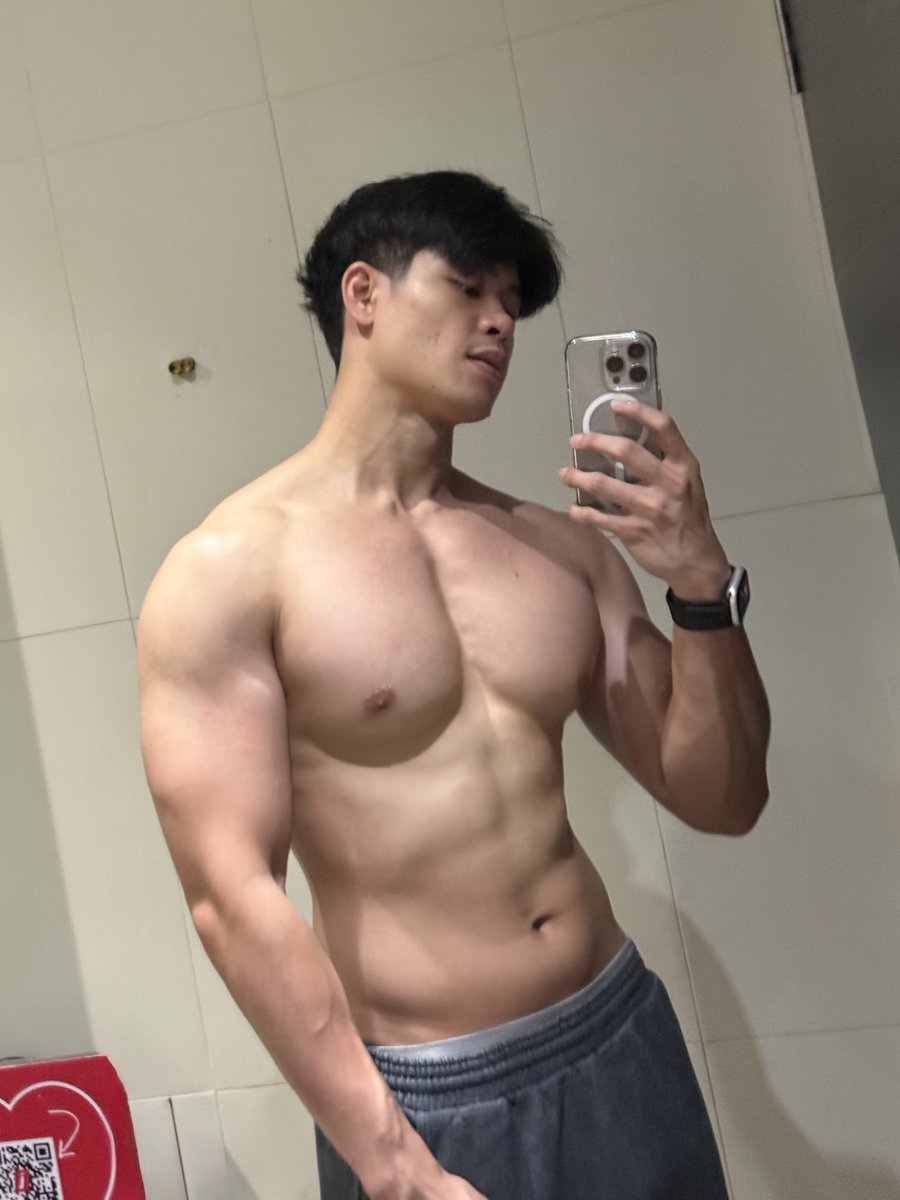 yourgoodboytj's tweet photo. bulking is harrrd https://t.co/O8qMvUFcTY