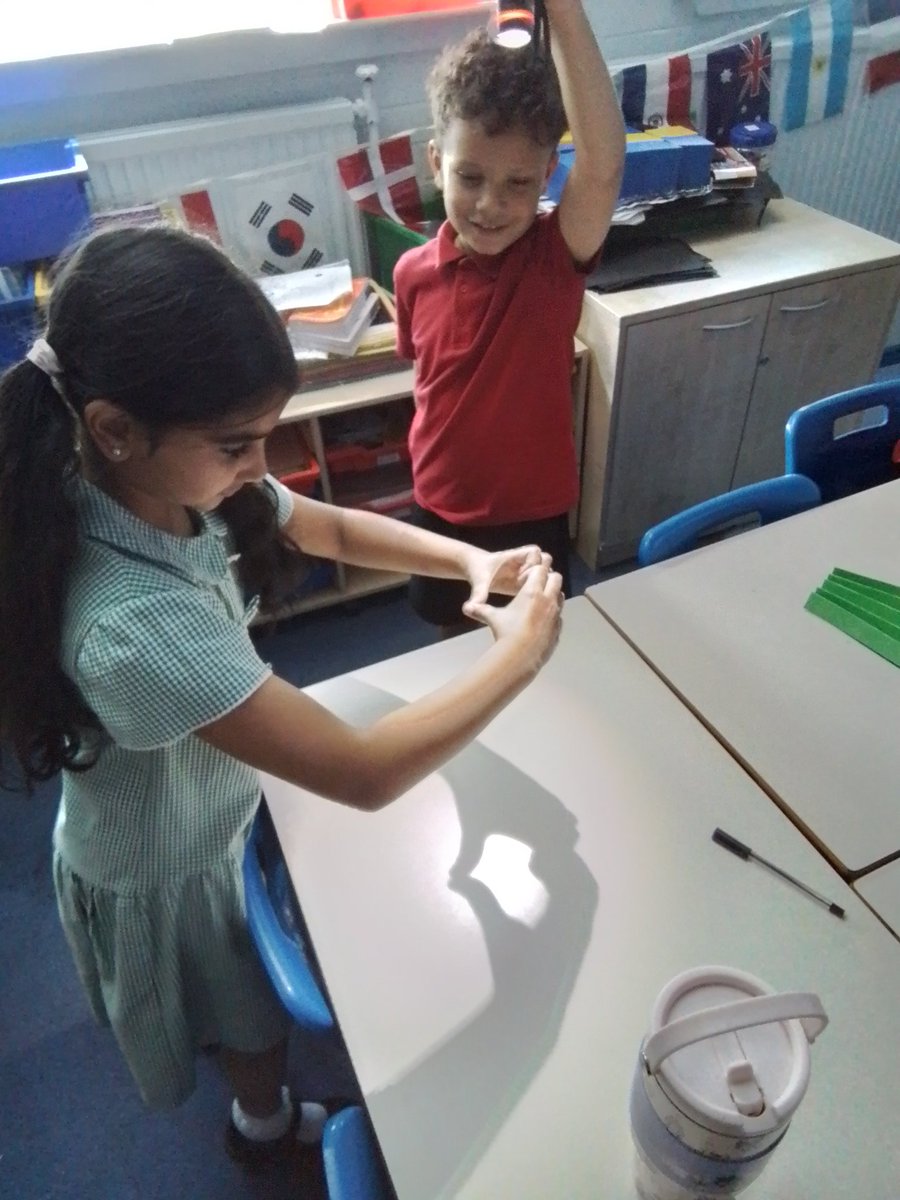 Mrs_Hodgkiss's tweet photo. We are exploring how we can change the size of a shadow in Science today! #curiosity @YPSScience https://t.co/WmR8v7TPjo