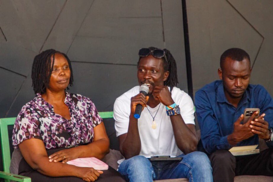 vanmarcus14's tweet photo. Memory as living archives is like memory is a museum and so as we dance it challenges the idea of archives being looked at as books , papers but our body - Oyrema Geofry Watwero dance group

#MemoryAsAlivingArchieves https://t.co/KTf34EDzYZ