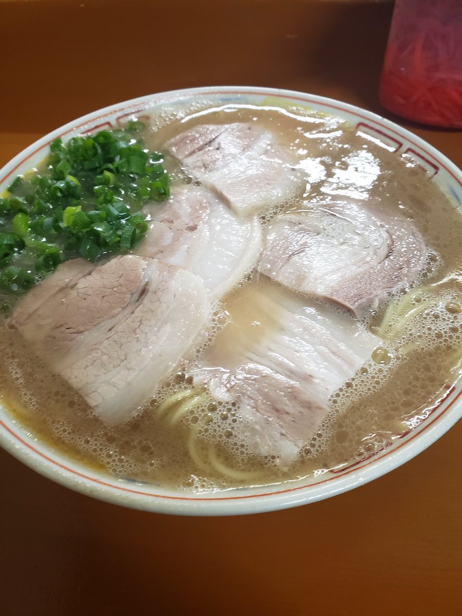 gen97194191's tweet photo. 【大臣閣】ライドん‼️
ラーメン・焼きホルモン・めし
先代の頃に
二回ほどお邪魔した記憶。
復活後もいろいろあったようだが
着丼からのスープひとすすりで
こぼれる微笑み(笑)美味ぁぁ‼️
焼きホルモンも異様に美味いと
思ったら
タレにニンニクモリモリ(笑)
こりゃ美味いわ(笑)
ごちそうさまでした❗ https://t.co/XTOXfoJ7AI