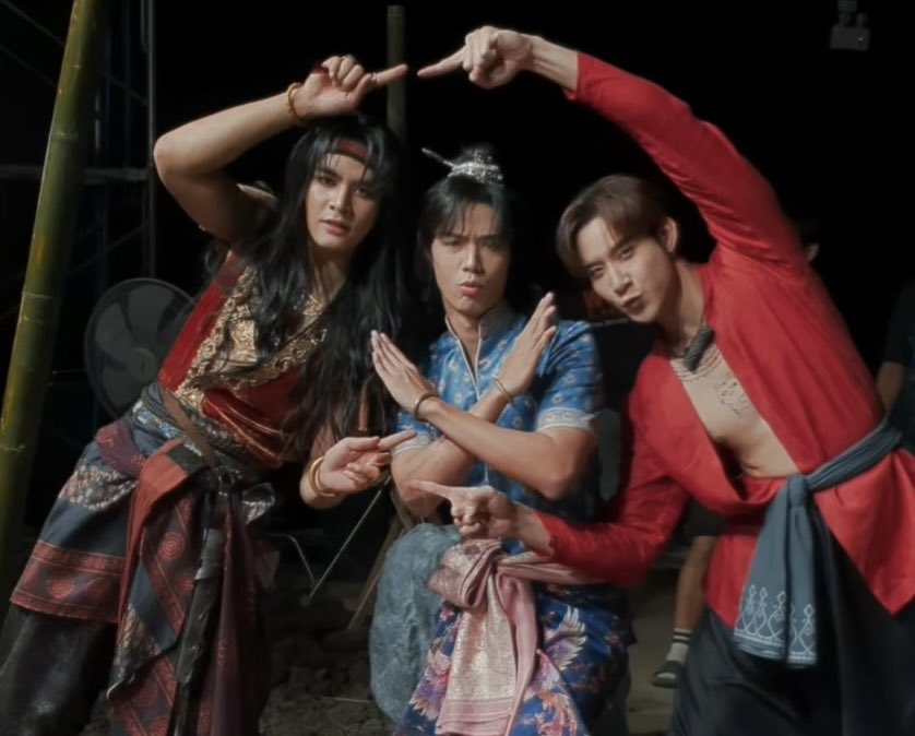 piinkii00J's tweet photo. เดินออกมาจากเว้บตูนเลยล่ะนิ555555 #บุษบาเสี่ยงตรีน https://t.co/N06DdUlvZA