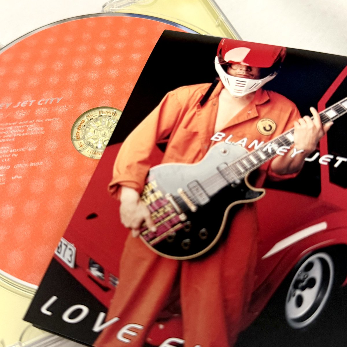 BJC_officialX's tweet photo. LOVE FLASH FEVERからは「ガソリンの揺れかた」の音源を公開。
投票数2番目は「PUDDING」、3番目は「プラネタリウム」という結果に！
📹https://t.co/X6F54KWkl1

オリジナル・アルバム全作品
最新リマスタリングで6/24(水)にCD再発！！❤️‍🔥
ぜひチェックしてください！
https://t.co/iZHqcAk9zJ

#BLANKEYJETCITY #BJC #ブランキー