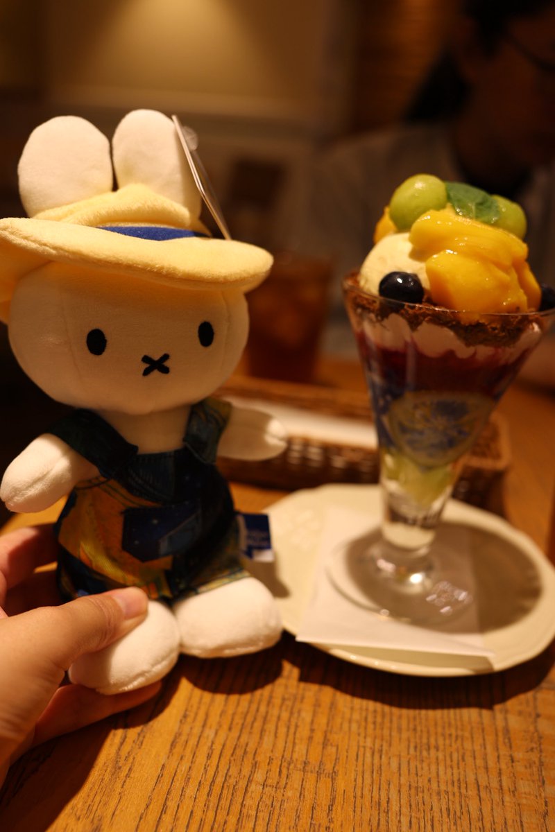 kryrn12's tweet photo. 大ゴッホ展見てきた〜！
夜のカフェテラス好きだから本物見られて嬉しい
ゴッホコラボパフェも美しい＆美味しいでした

 #うさか写真 https://t.co/EZPcSdFjfp