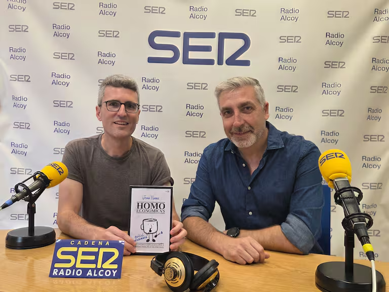 watamug's tweet photo. Entrevista sobre el nou llibre ("Homo economicus: economia explicada per a nosaltres, els valencians") i la presentació, el pròxim dia 25 a les 18:30
https://t.co/ZgREBaxoid
#Alcoi #Alcoy #humor #economia https://t.co/TgFS8hGLe1