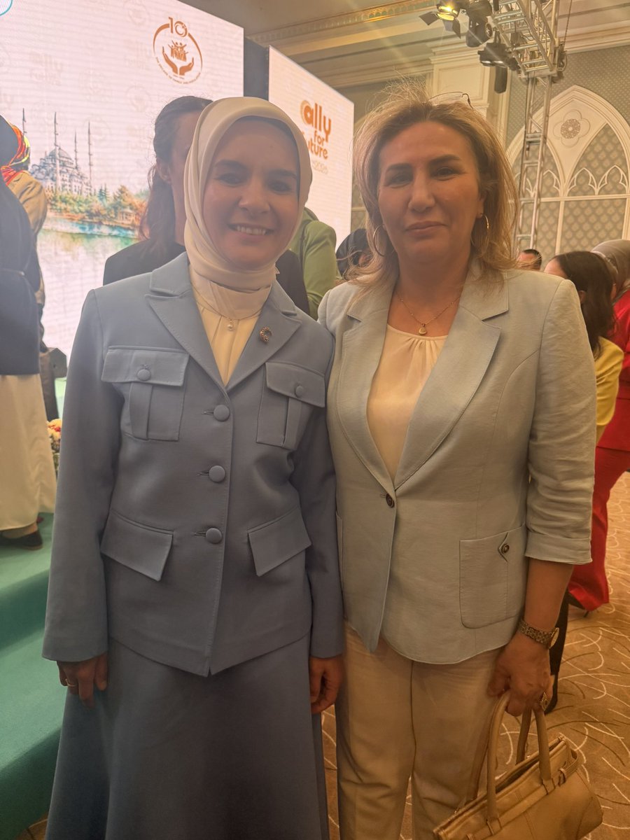 Gulafer_'s tweet photo. Aile ve Sosyal Hizmetler Bakanımız Sayın Mahinur Özdemir Göktaş ve ALLY for Future Kurucusu Sayın Esra Albayrak’ın katılımlarıyla düzenlenen ALLY for Future: Genç Müslüman Kadınlar Liderlik Programı’na iştirak etmekten memnuniyet duydum.

Farklı coğrafyalardan gelen genç kadınların bilgi, birikim ve tecrübelerini paylaşarak ortak bir gelecek vizyonu etrafında buluşmaları son derece kıymetlidir.

İnanıyorum ki bu tür programlar; adalet, dayanışma ve liderlik ekseninde yeni iş birliklerine ve güçlü projelere zemin hazırlayacaktır.

#ALLYforFuture #Liderlik #Gençlik #KadınLiderliği