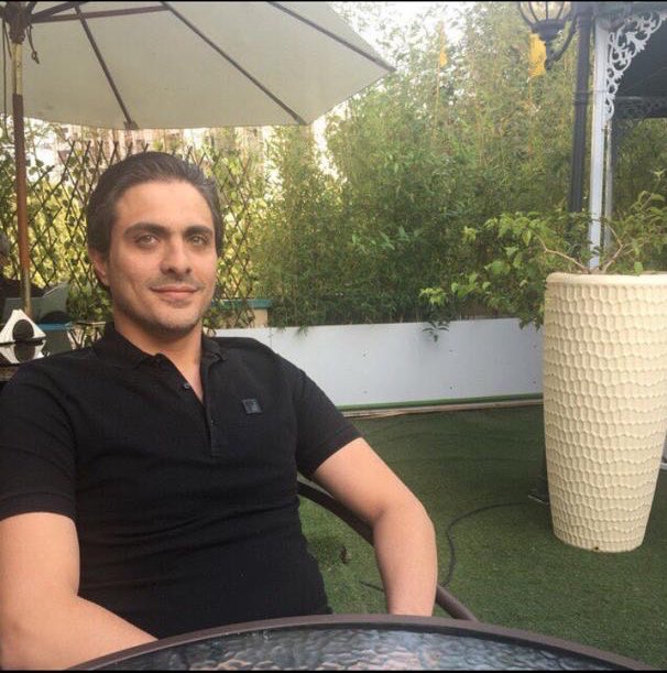 ParsaRamin's tweet photo. امروز تولد حسام علاالدین است.
کسی که بخاطر استفاده از استارلینک بازداشت شد و بعد از یک ماه، پیکر بی‌جانش رو تحویل خانواده‌اش دادند.
یادش گرامی https://t.co/9Q482xBEMm