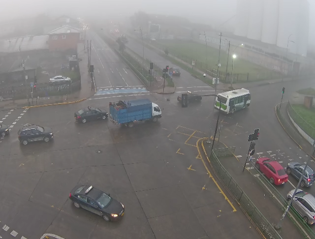 TTILosLagos's tweet photo. 🌫️ (08:38) Bancos de neblina y humo en distintas áreas de #Osorno, tanto en oriente como en zona centro y poniente. Circule con precaución y atención a las condiciones del tránsito. #Rahue #Francke #Ovejería https://t.co/S4m9jEd55G