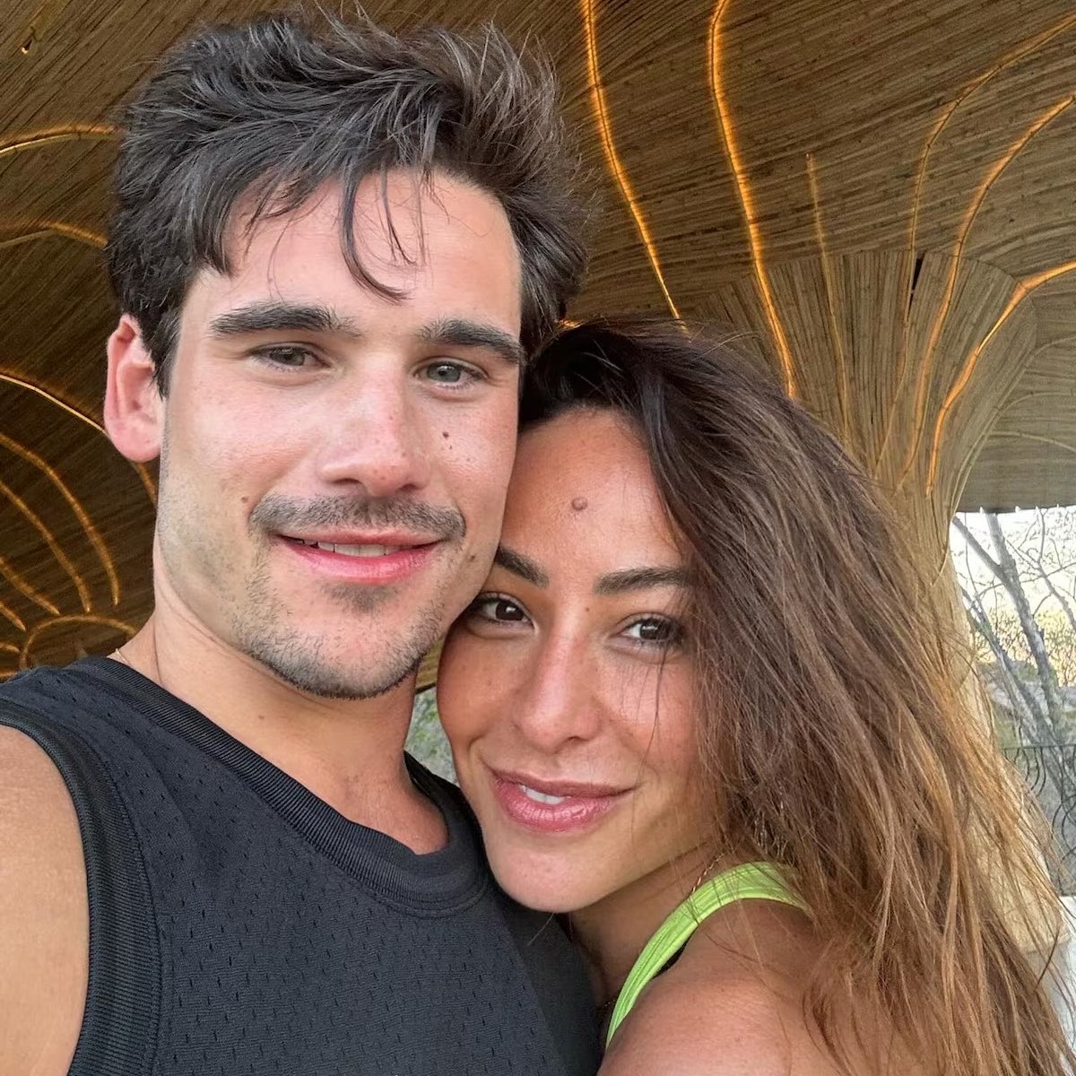 poponze's tweet photo. Sabrina Sato está GRÁVIDA de Nicolas Prattes. https://t.co/88sV914J9A