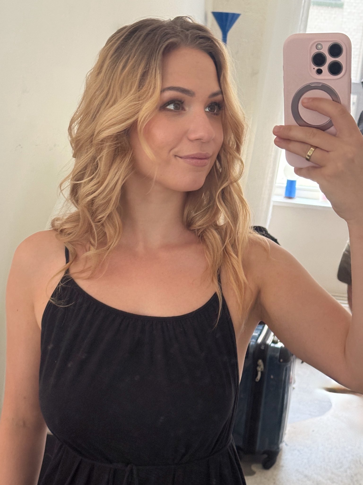 1 pic. Produktionswochenende 🩷 I am back biatches ⭐️ #happyme https://t.co/Y95GZaaycr
