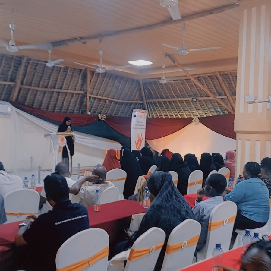 BsiKenya's tweet photo. Change begins with conversations! In partnership with @EUinKenya and @UNFPAKen, an intergenerational dialogue in Garissa brought together elders, women, youth, and community leaders for collective action and commitment towards ending FGM and protecting girls' rights.

#EndFGM https://t.co/AO3VIzCmyu