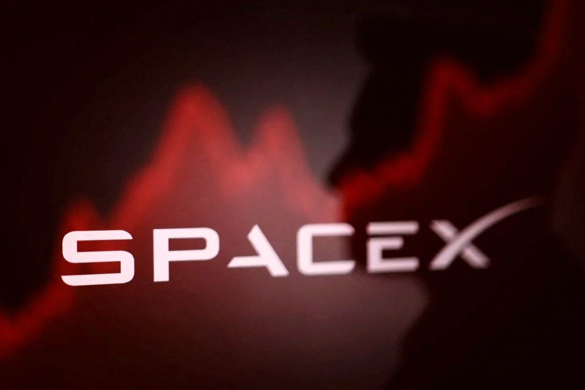 EdgNunez's tweet photo. SpaceX just dropped a notes offering and revealed they’re sitting on a $100.8 billion cash pile. 💰🚀 That’s a lot of rocket fuel. https://t.co/nFKNft6fx9