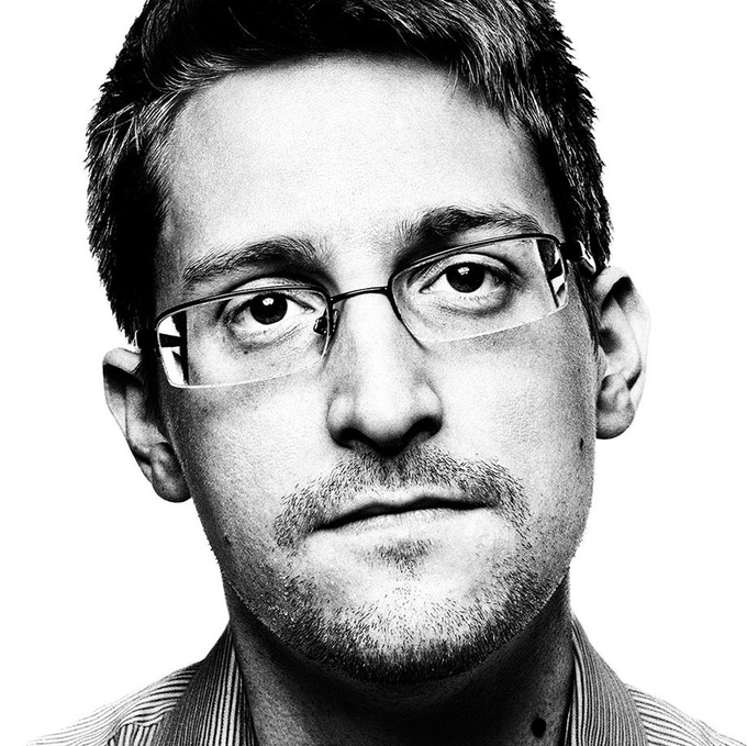 ivnways's tweet photo. Edward Snowden lo arriesgó todo en 2013 para mostrar al mundo lo que la NSA hacía a puerta cerrada.

La gente lo ha olvidado demasiado rápido...

He aquí lo que reveló, por qué es importante y por qué Snowden merece respeto, no desprecio.

Vamos a verlo: https://t.co/zV100SJQ0S