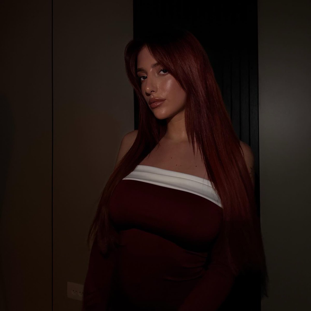 Mayacohen37's tweet photo. Red is a mood.❤️‍🩹 https://t.co/tGIaobDum3