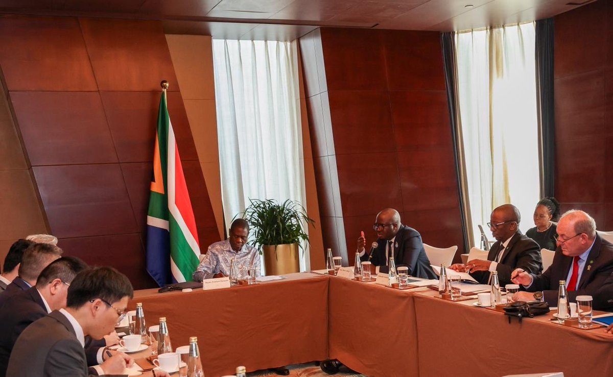 GovernmentZA's tweet photo. #SAInChina 🇿🇦🇨🇳 | His Excellency, the Deputy President of the Republic of South Africa, Mr Paul Mashatile, meets with the leadership of Geely Auto, as part of his Working Visit to the People's Republic of China.

The meeting focused on opportunities to strengthen cooperation in the automotive sector, including electric vehicles, local manufacturing, battery technology, skills development and investment.

"South Africa welcomes Geely's return to our market. We look forward to exploring opportunities for greater investment, local manufacturing and skills development that will contribute to economic growth and job creation," said Deputy President Mashatile.

The Deputy President is accompanied by the Deputy Minister of Trade, Industry and Competition, Mr Zuko Godlimpi and senior government officials.

#GovZAUpdates