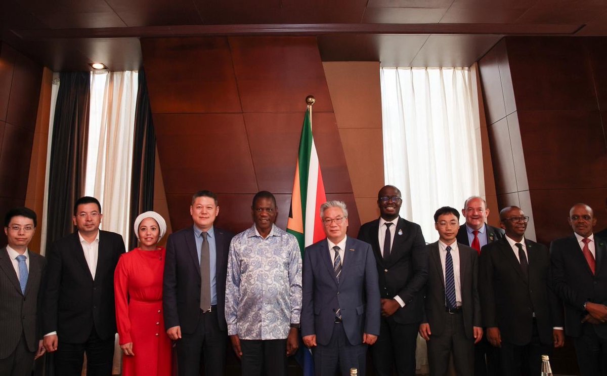 GovernmentZA's tweet photo. #SAInChina 🇿🇦🇨🇳 | His Excellency, the Deputy President of the Republic of South Africa, Mr Paul Mashatile, meets with the leadership of Geely Auto, as part of his Working Visit to the People's Republic of China.

The meeting focused on opportunities to strengthen cooperation in the automotive sector, including electric vehicles, local manufacturing, battery technology, skills development and investment.

"South Africa welcomes Geely's return to our market. We look forward to exploring opportunities for greater investment, local manufacturing and skills development that will contribute to economic growth and job creation," said Deputy President Mashatile.

The Deputy President is accompanied by the Deputy Minister of Trade, Industry and Competition, Mr Zuko Godlimpi and senior government officials.

#GovZAUpdates