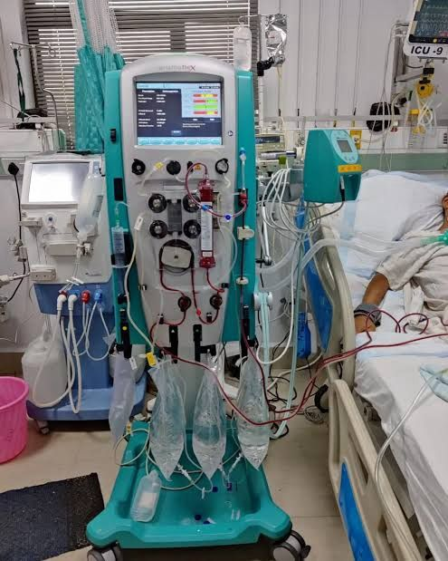 AB_drmd's tweet photo. 🚨🚨🚨دخلت ال ICU و لقيت هذه الاله جنب مريض، ايش الفائدة منها؟؟؟ https://t.co/omcK27HUOg
