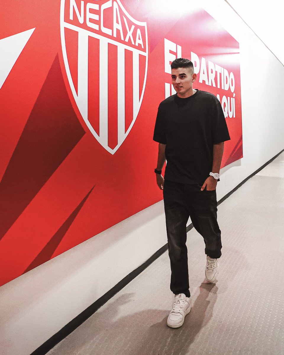 ClubNecaxa's tweet photo. Ya eres uno de nosotros, Pedro… 💪

¡Ahora a darlo todo por este escudo, Rayo! 💪

#FuerzaRayos ⚡️ https://t.co/otjFcJFnJI