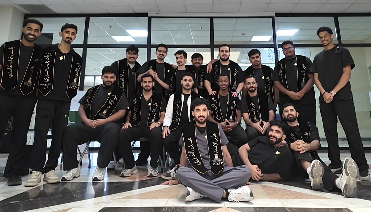 zedba0's tweet photo. اخيرا تخرجت ! 🎓

الحمد لله الذي بنعمته تتم الصالحات، بفضل الله وتوفيقه انتهت رحلتي الجامعية وتوجت مسيرتي بالتخرج بامتياز مع مرتبة الشرف، شكراً لكل من ساندني ودعمني، والقادم أجمل بإذن الله❤️. https://t.co/m6CGclHA97