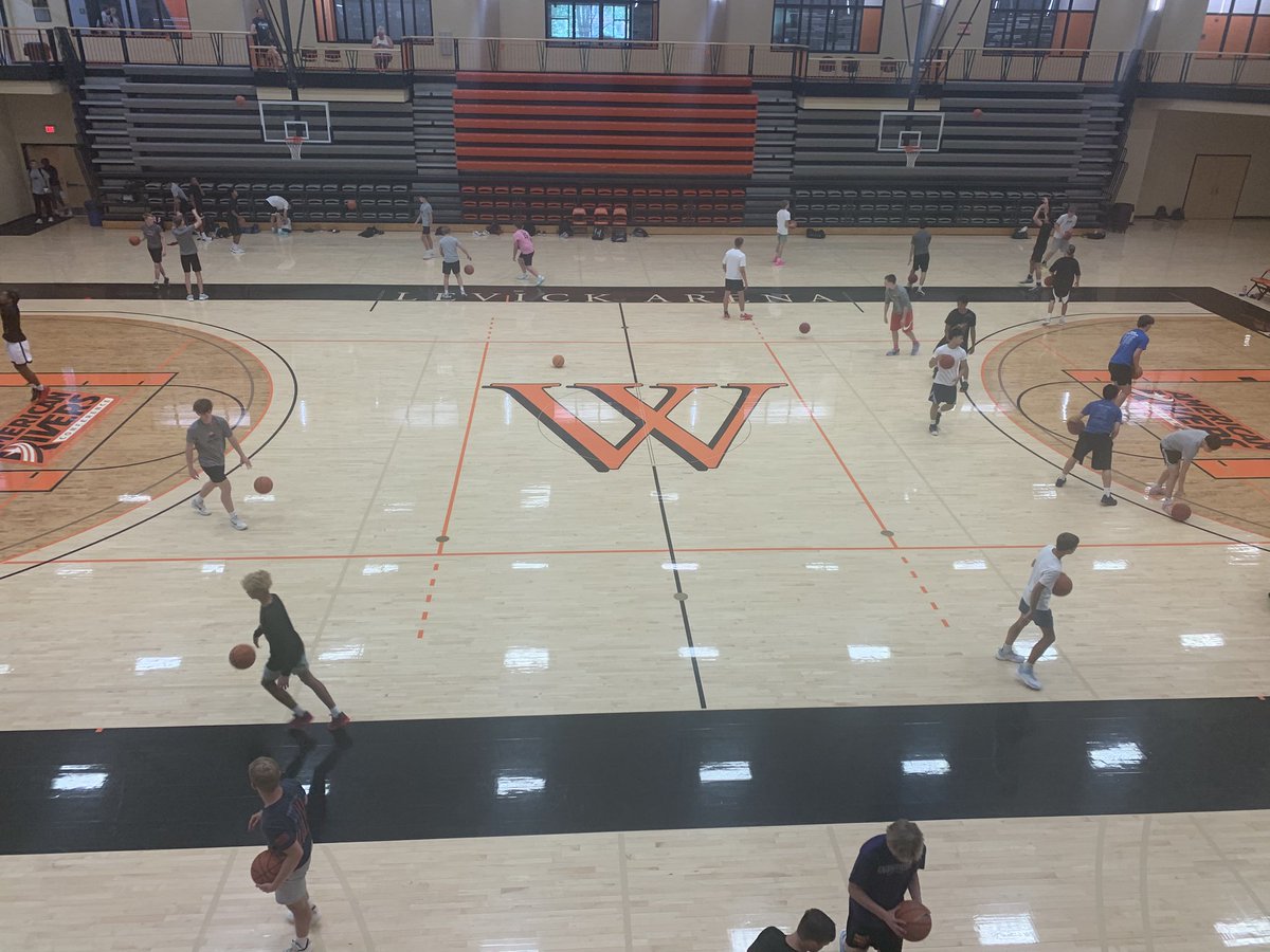 CoachMcLain32's tweet photo. Time for Snow Valley Iowa Basketball Camp to start rolling. https://t.co/RmKyukWNtS