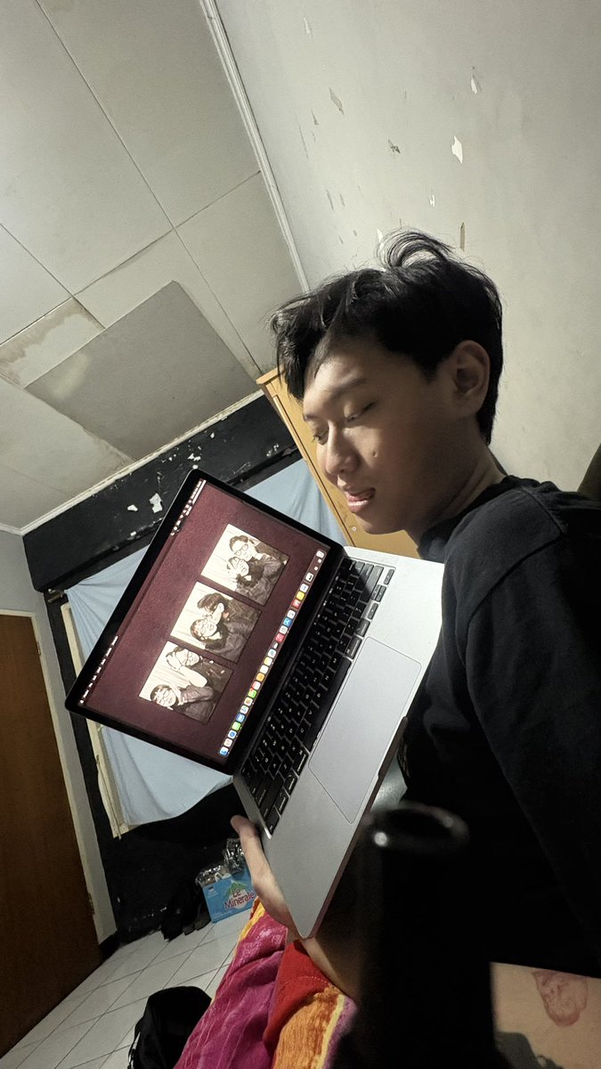 wadahtrash's tweet photo. happy bgt ada yg kecintaann https://t.co/BFVHbsQaCg