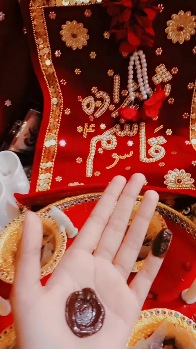 KinzaAlikd's tweet photo. یہ جو کربلا پہ کمال حسن رنگ آیا ہے
قاسم (ع) نے اپنی مہندی سے لگایا ہے

#شہزادہ_قاسم_ابن_حسن https://t.co/BTdu28aXB0