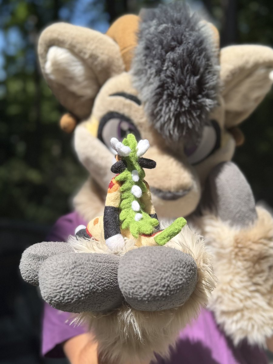 HarbeeHooves's tweet photo. LOOK AT THIS LIL GUY I MADE PLEAZE BE NICE!! https://t.co/hmRFQQiyyQ
