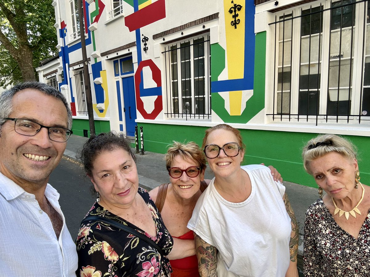 Fr_Bechieau's tweet photo. Vernissage de la magnifique fresque murale de l’Eternel solidaire réalisée dans le cadre du Budget participatif du #19e en partenariat avec l’association Fabrication Maison pour garantir un meilleur accueil ! Bravo aux habitants qui ont participé au design et aux sept jeunes qui l’ont réalisé lors d'un chantier de remobilisation ! #Paris #Paris19 @Eternelsolid_r @FabMaison19 @MdCA75019 @Paris19e
