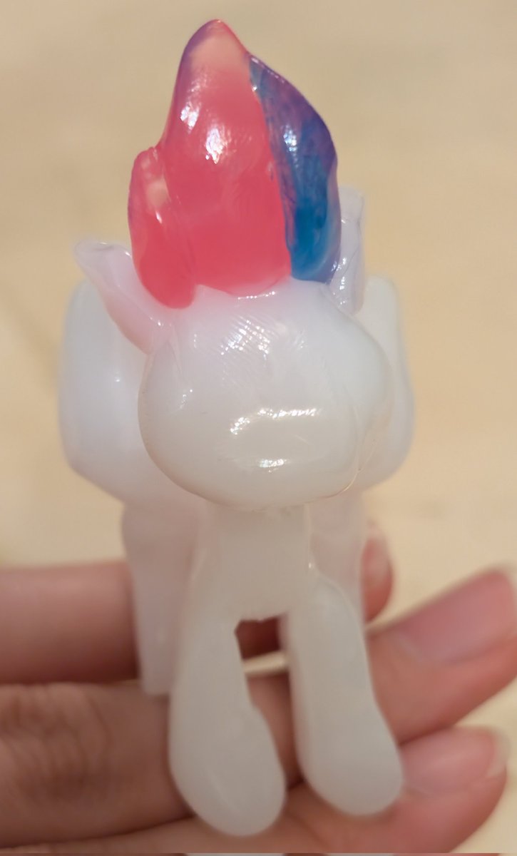 SilverShion28's tweet photo. おゆまるジップ制作中
#粘土 #造形 #フィギュア #DAISO #マイリトルポニー #MyLittlePony #MLP #MYP #ジップ #ZippStorm #Zipp #MLPg5 #mlpart https://t.co/jN9SzOF87U