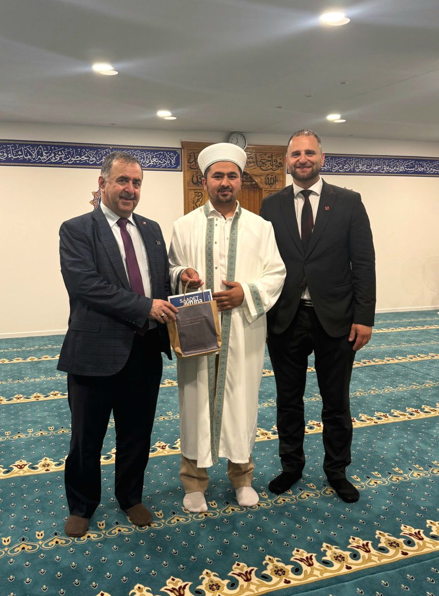 SametSamiTemel's tweet photo. Freiburg’da gerçekleştirdiğimiz ziyaret ve temaslarda vatandaşlarımızla bir araya geldik. Talep ve beklentilerini dinleme fırsatı bulurken, teşkilat çalışmalarımıza dair verimli değerlendirmelerde ve istişarelerde bulunduk. https://t.co/pc6eeByk9T