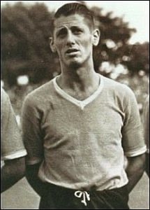 panoptico's tweet photo. ⚠️🇺🇾 La última vez que Uruguay GANÓ UN MUNDIAL SIN JUAN ALBERTO SCHIAFFINO fue en ¡BRASIL 1950! Hace ya ¡76 años! 

Increíble el dato https://t.co/ffKBohvzih