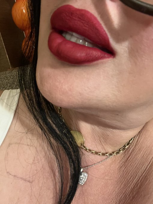 💋 Miss Jaylene Rio - 2 pic. Happy national kissing day 💋💋 https://t.co/fKIN8RwFfO