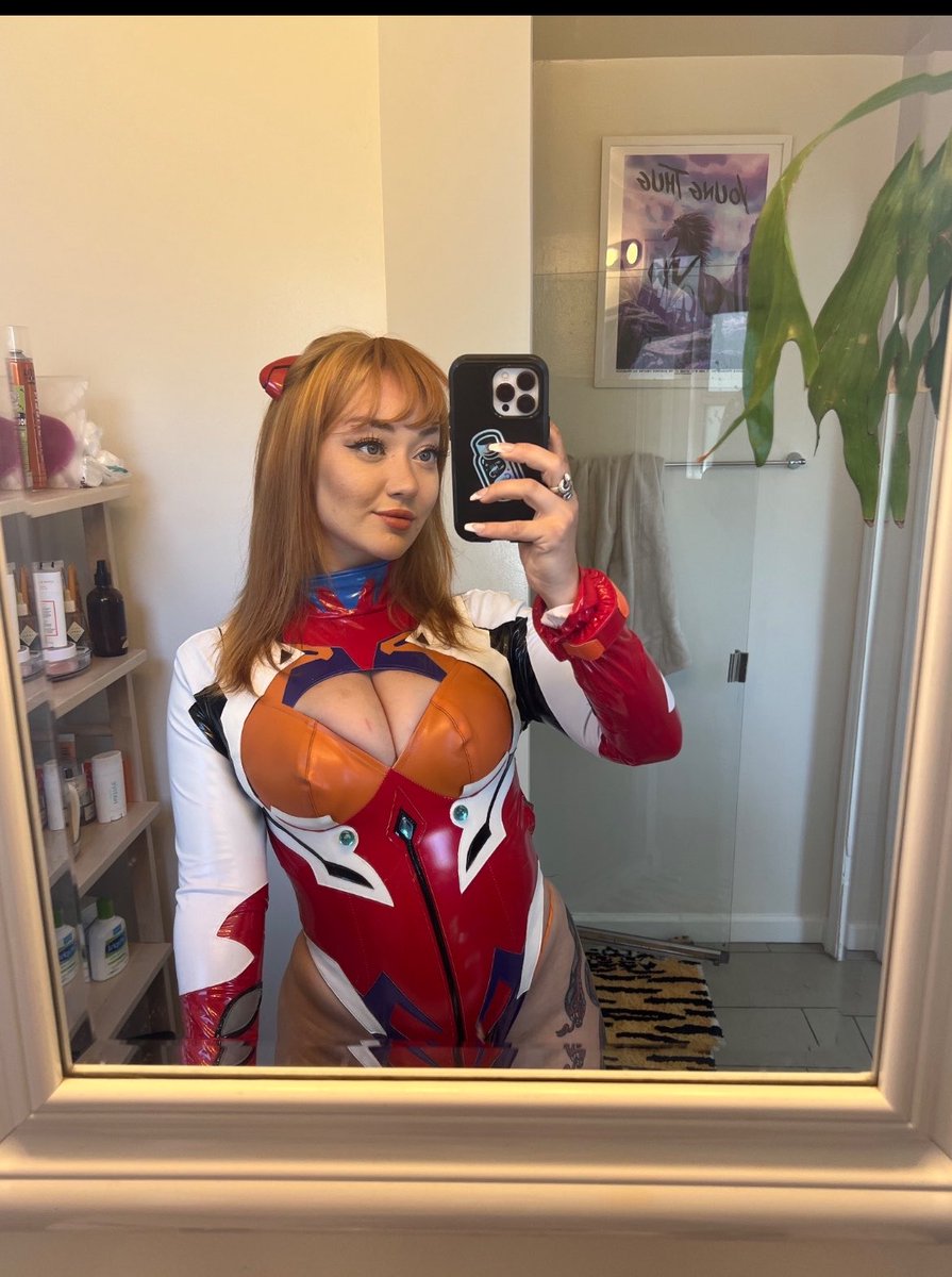 sarahtyfd's tweet photo. hey are u into this by any chance ? https://t.co/FXiWUCdgM8