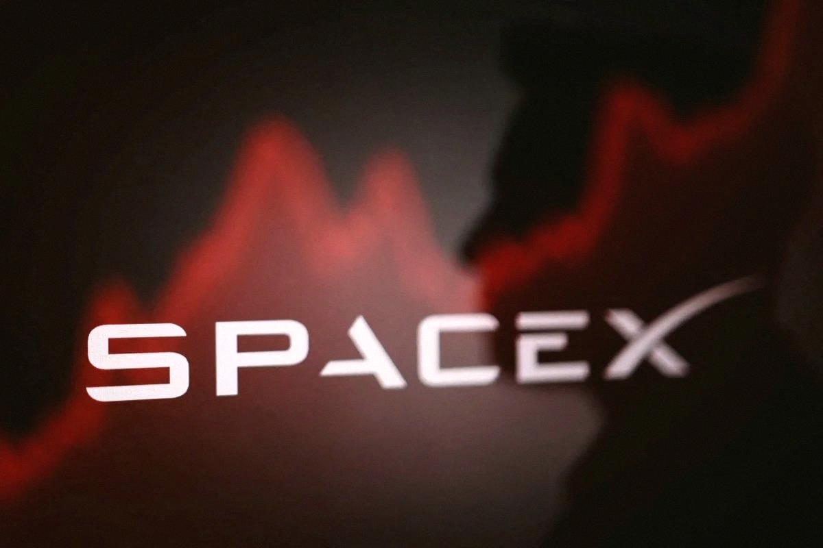 etpunx's tweet photo. SpaceX just dropped a notes offering and revealed they’ve got $100.8 billion in cash. 💰 That’s a wild amount of liquidity for a private company. https://t.co/mYexpq0igZ