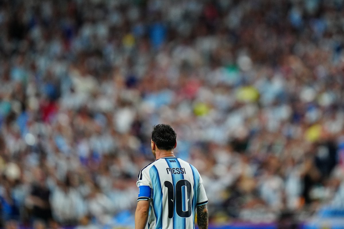 buzzspor's tweet photo. Artık rekorun tek sahibi.

Üst üste son 6 Dünya Kupası maçında da gol atan Lionel Messi, Dünya Kupası tarihinin en golcü oyuncusu oldu. https://t.co/96ihvNOp4E