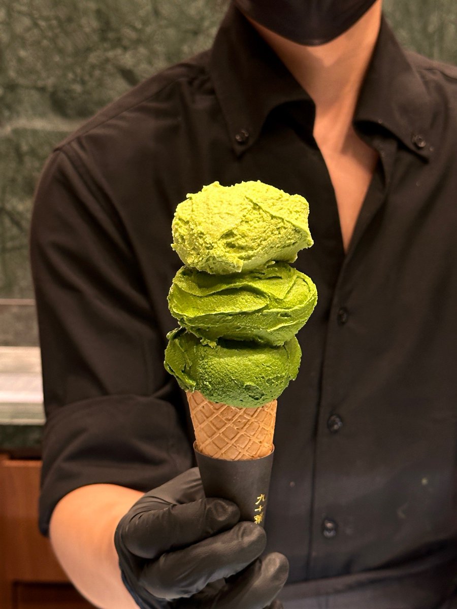 FGEA5NDWTMOuAEE's tweet photo. Just discovered these crispy matcha rice crackers—perfect for sharing (or not, no judgment ) What’s your go-to snack for hangouts #SnackSharing #MatchaLover， https://t.co/S0cZAmnVoA